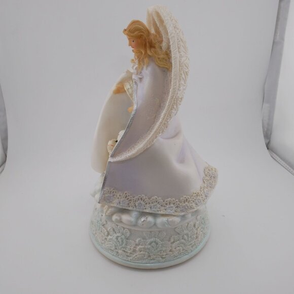 "Joy To The World" Christams Angel With Lion & Lamb Music Box Figurine Vintage - Picture 6 of 9